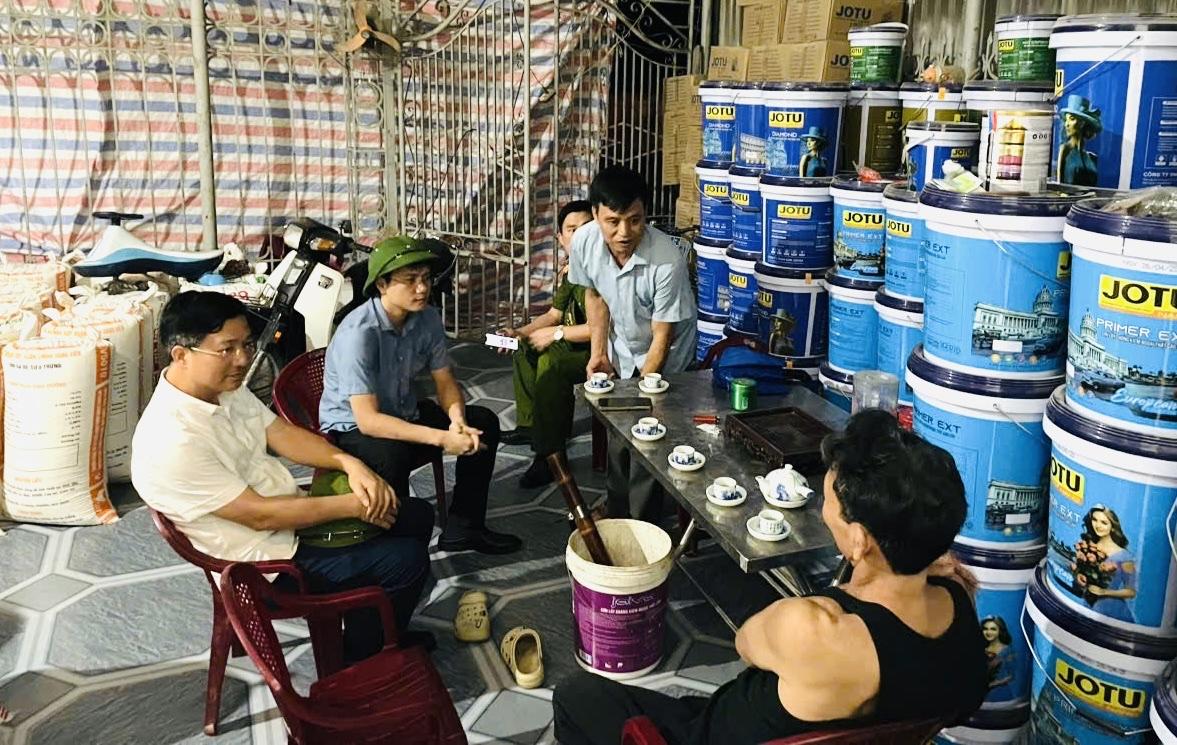 Lãnh đạo xã Bình Lục kiểm tra công tác phòng, chống bão số 3 (Wipha)