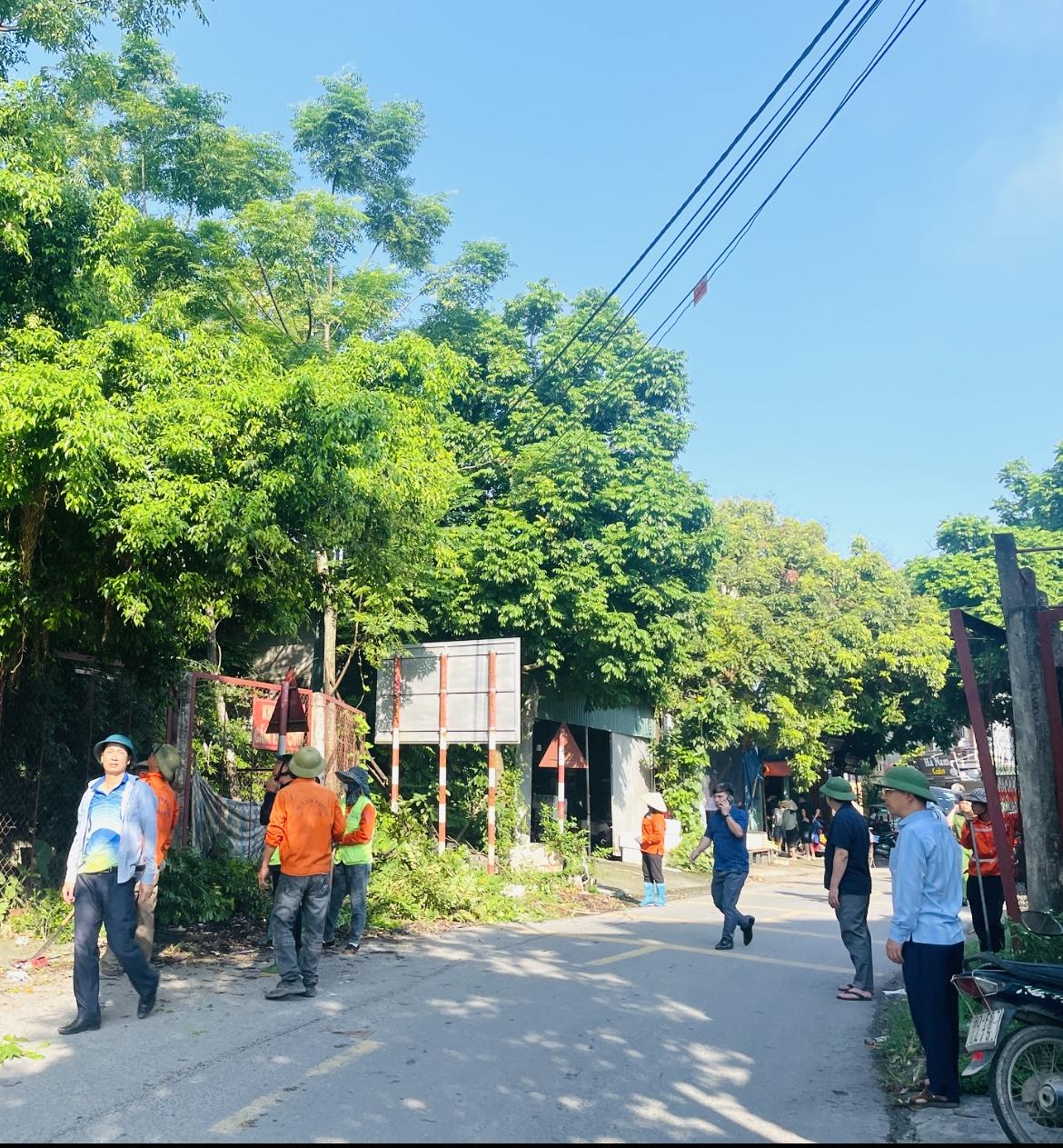 XÃ BÌNH LỤC RA QUÂN TỔNG DỌN VỆ SINH, GIẢI TOẢ HÀNH LANG AN TOÀN GIAO THÔNG