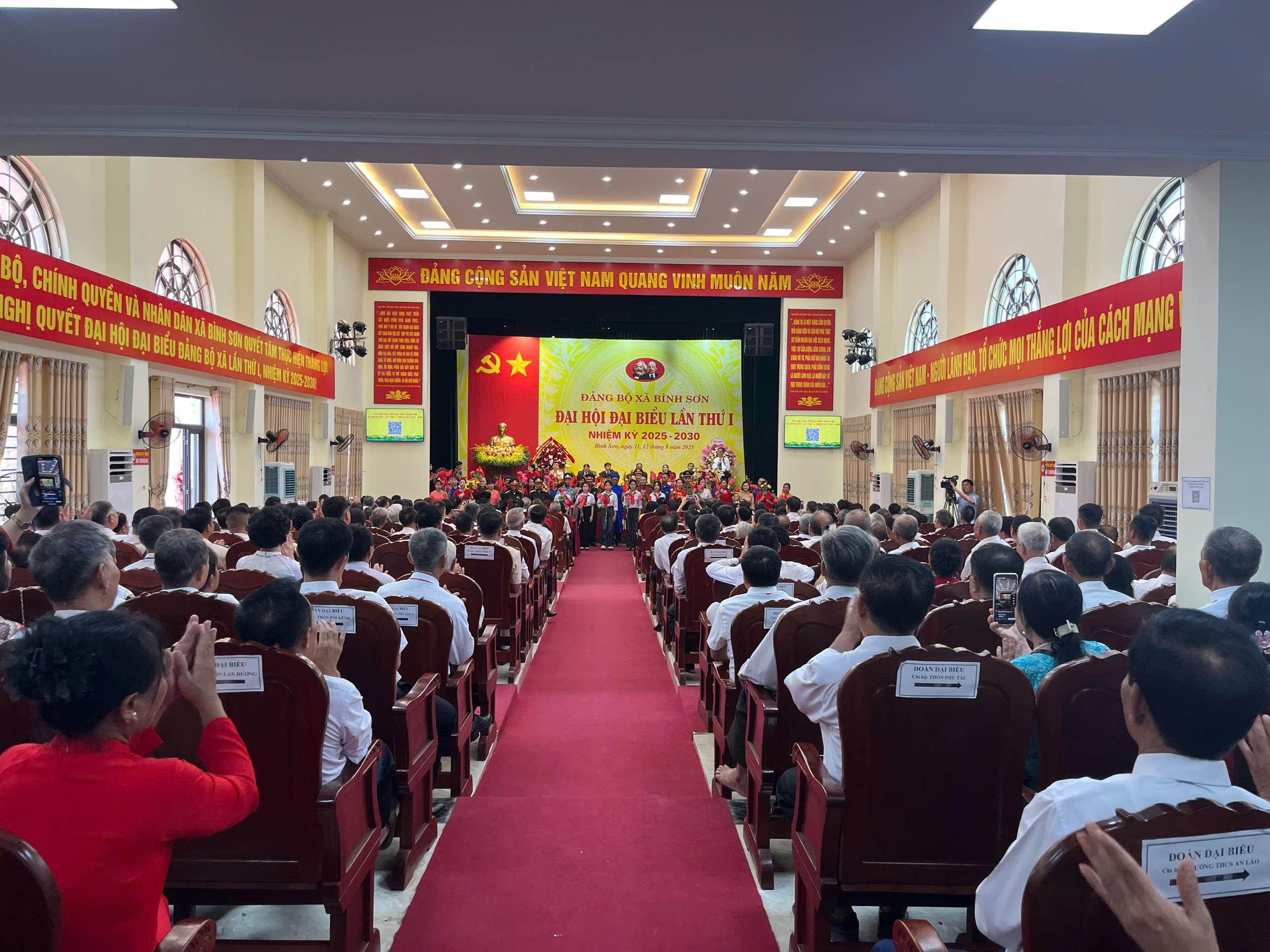 ĐẠI HỘI ĐẠI BIỂU ĐẢNG BỘ XÃ BÌNH SƠN LẦN THỨ I, NHIỆM KỲ 2025-2030 DIỄN RA THÀNH CÔNG TỐT ĐẸP