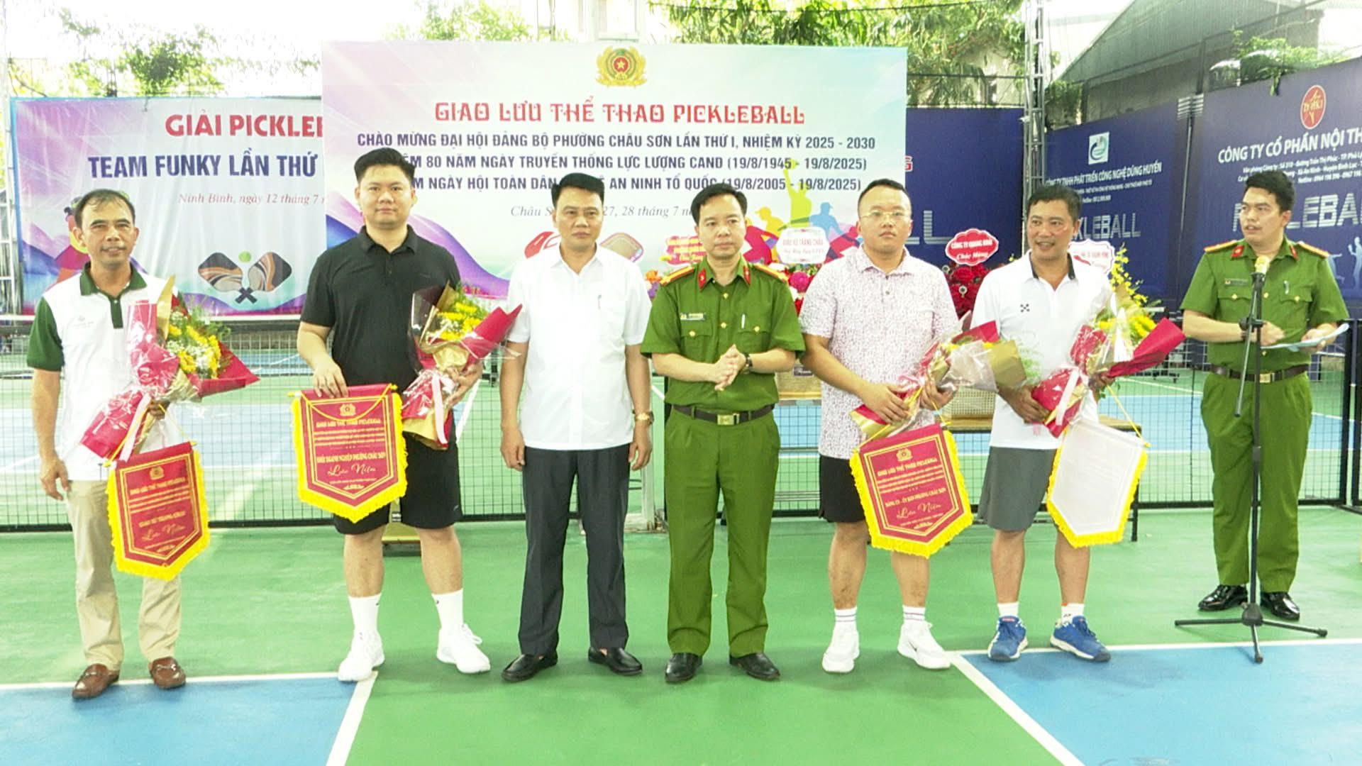 Công an phường Châu Sơn tổ chức giao lưu thể thao pickleball chào mừng Đại hội Đảng bộ phường Châu Sơn lần thứ I, nhiệm kỳ 2025- 2030