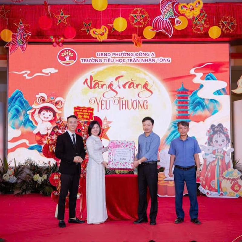 “VẦNG TRĂNG YÊU THƯƠNG 2025” - TẾT TRUNG THU TRÒN ĐẦY Ý NGHĨA TẠI TRƯỜNG TIỂU HỌC TRẦN NHÂN TÔNG