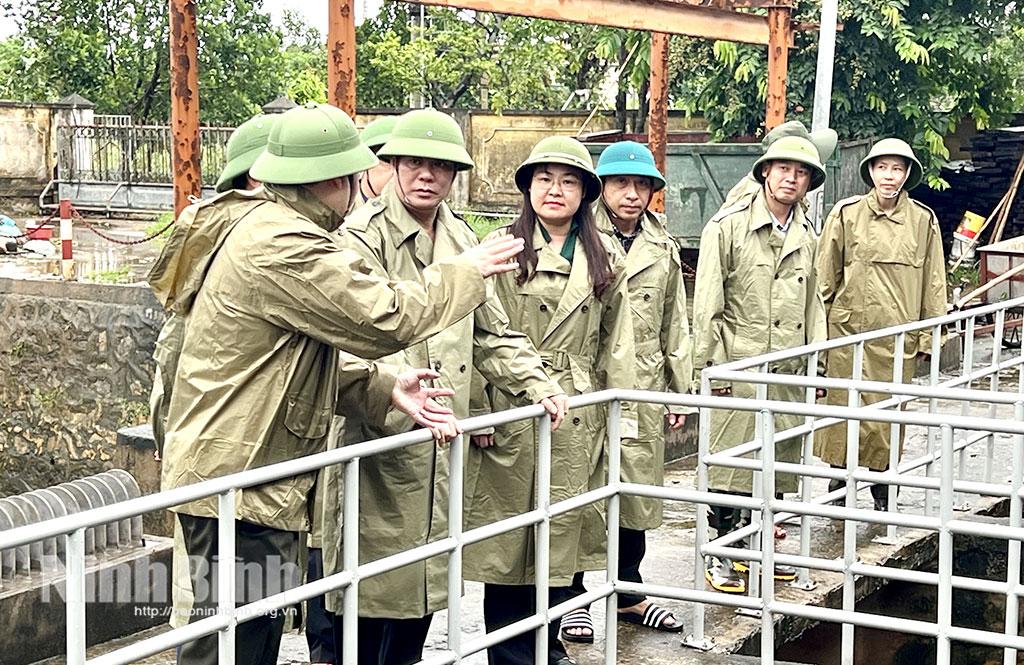 Đồng chí Bí thư Tỉnh ủy Trương Quốc Huy kiểm tra và chỉ đạo công tác ứng phó với bão số 10