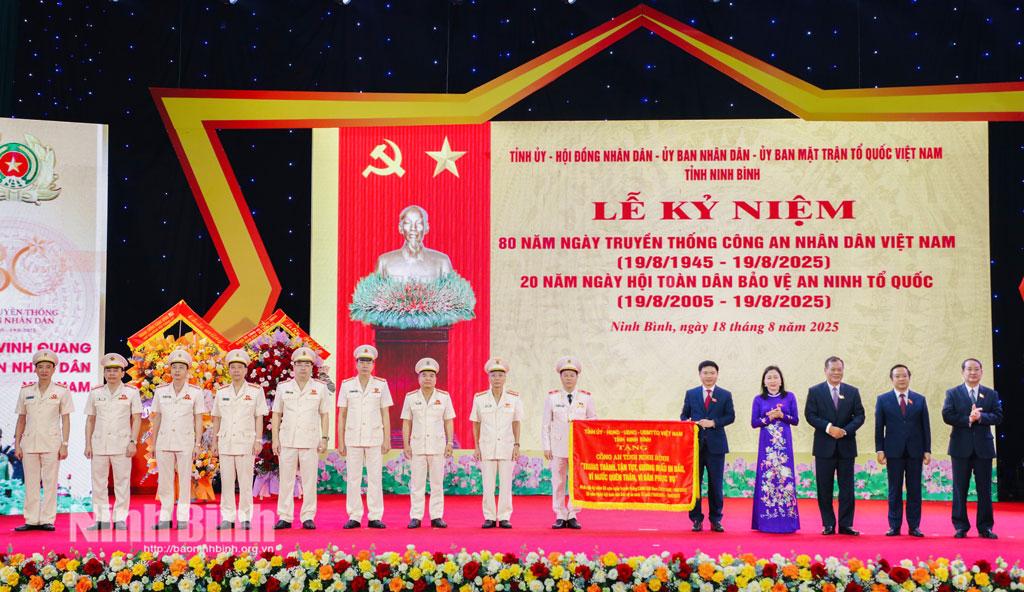 Tổ chức trọng thể Lễ kỷ niệm 80 năm Ngày truyền thống Công an nhân dân Việt Nam và 20 năm Ngày hội toàn dân bảo vệ an ninh Tổ quốc