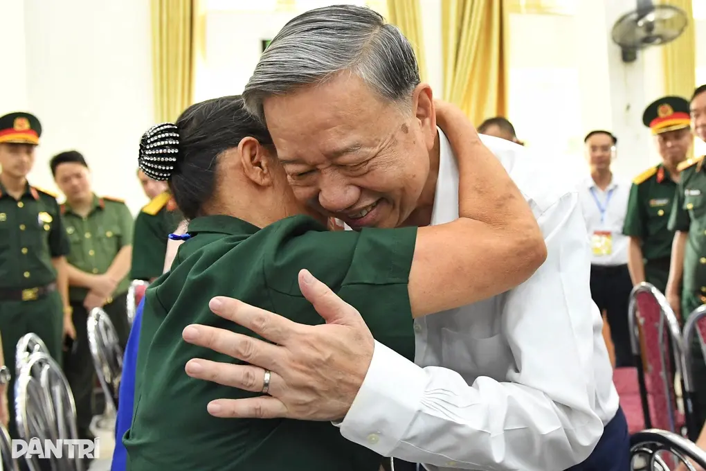 Tri ân 250 đại biểu đại diện người có công, nhân chứng lịch sử trên cả nước