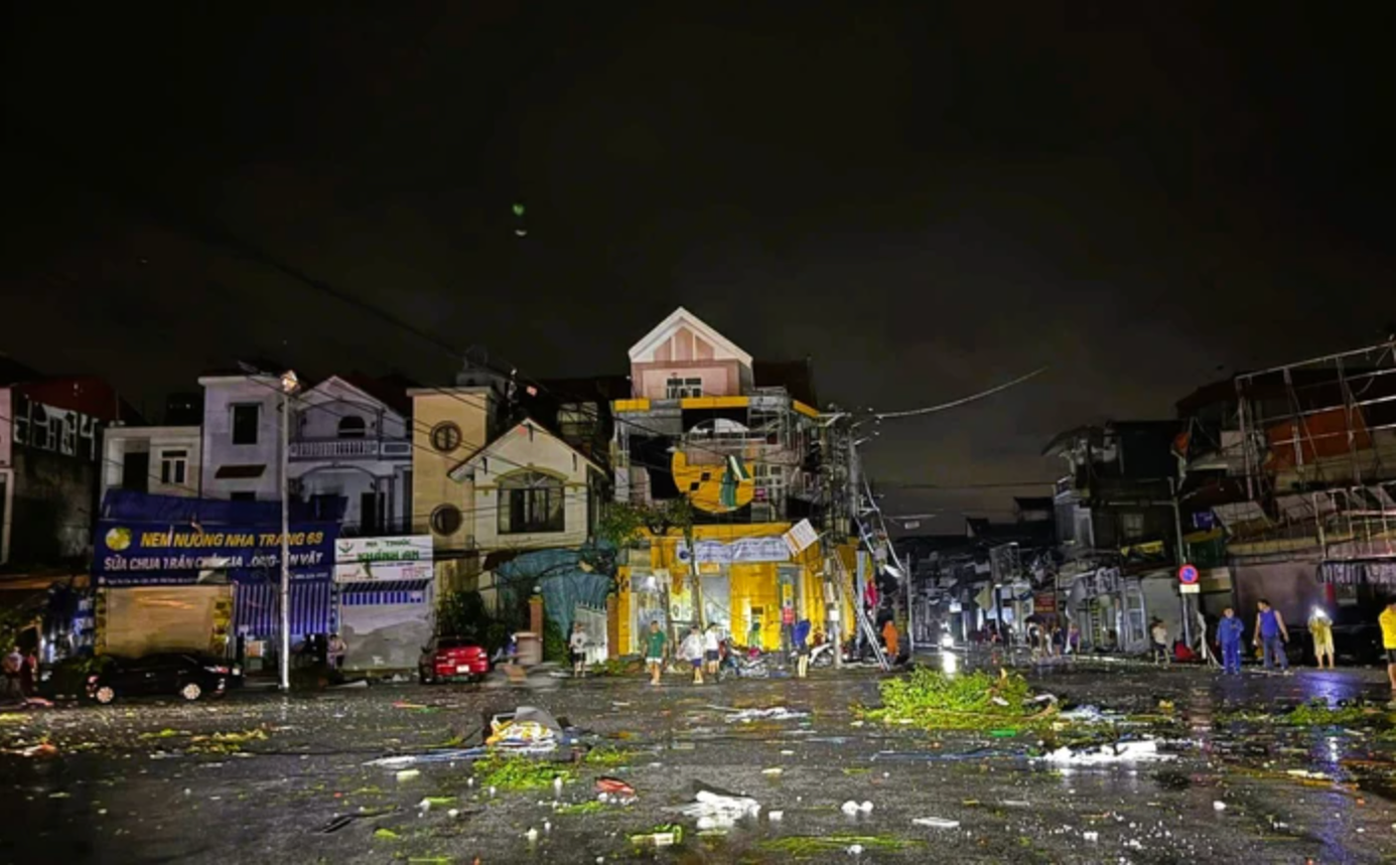 Lốc xoáy tại Ninh Bình khiến 1 người thiệt mạng, hơn 200 ngôi nhà hư hại