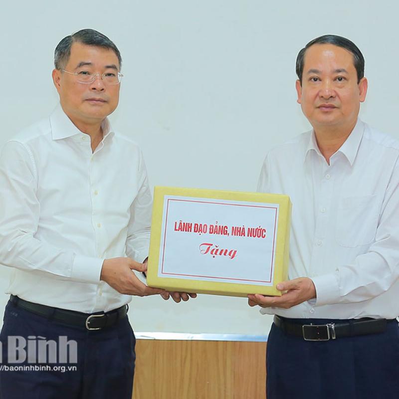 Trao hỗ trợ của Lãnh đạo Đảng, Nhà nước, MTTQ Việt Nam cho nhân dân tỉnh Ninh Bình khắc phục hậu quả bão số 10