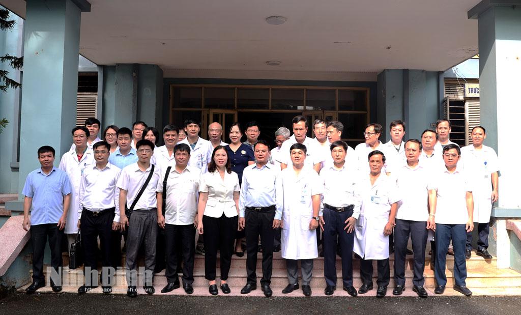 Đồng chí Bí thư Tỉnh uỷ Đặng Xuân Phong đi thăm, khảo sát một số cơ sở y tế trên địa bàn tỉnh
