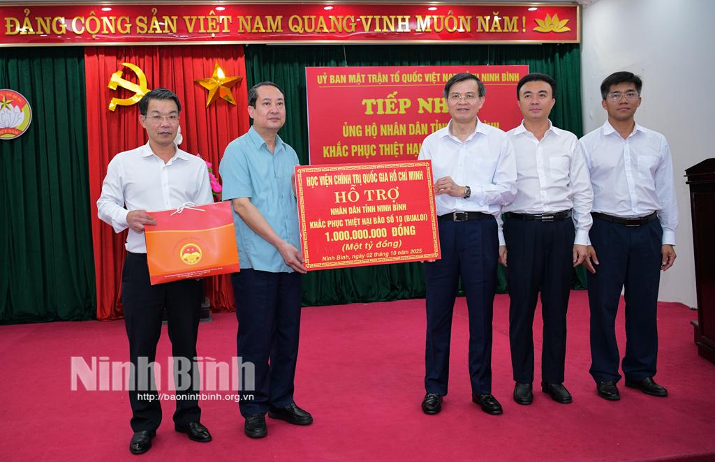 Học viện Chính trị Quốc gia Hồ Chí Minh hỗ trợ tỉnh Ninh Bình 1 tỷ đồng khắc phục thiệt hại do bão số 10