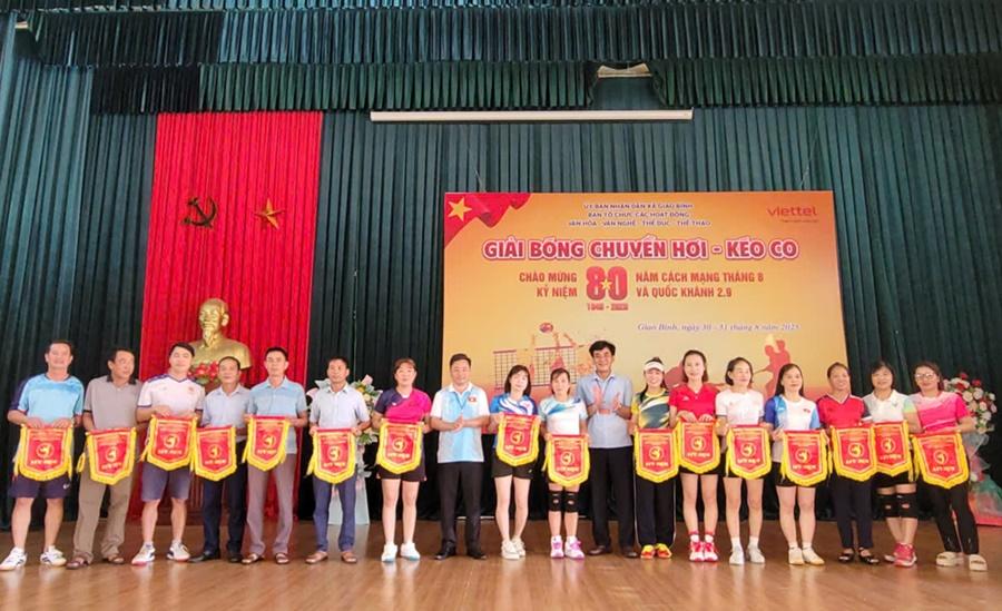 Xã Giao Bình tổ chức khai mạc Giải Bóng chuyền hơi nữ và Giải kéo co
