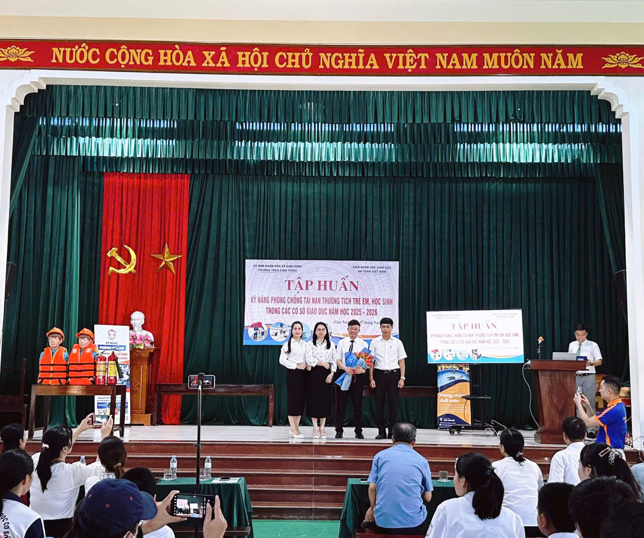 z6993041081916_cce8fcc08372619eddb7033ed0e722d5.jpg