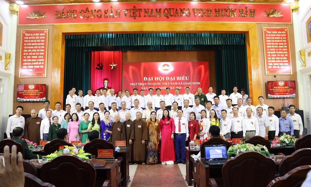 Các tổ chức, cá nhân chúc mừng thành công Đại hội đại biểu Ủy ban MTTQ xã Giao Ninh lần thứ I, nhiệm kỳ 2025-2030