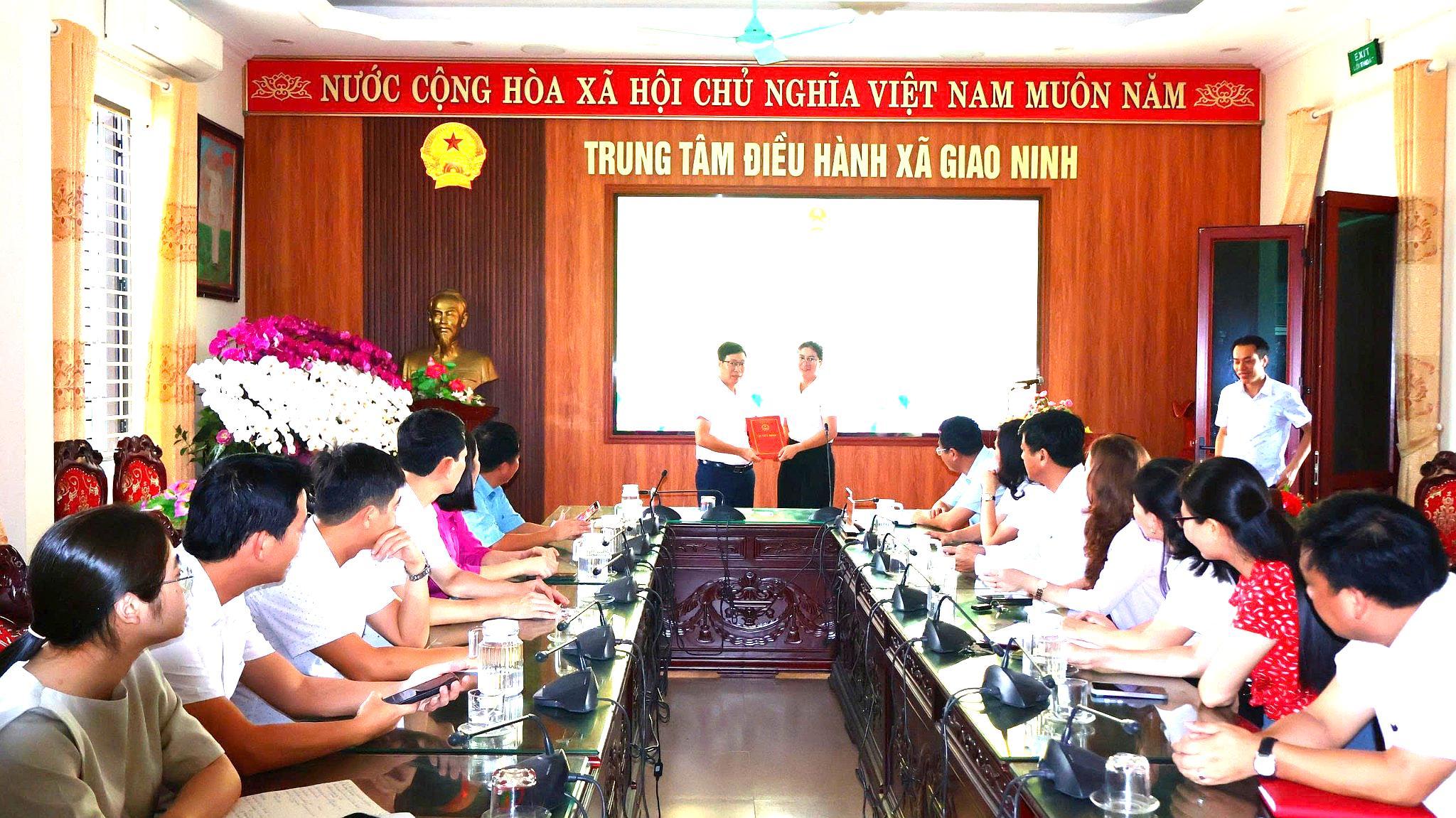 Đảng ủy- HĐND-UBND xã Giao Ninh tỉnh Ninh Bình tổ chức hội nghị Công bố quyết định về công tác cán bộ