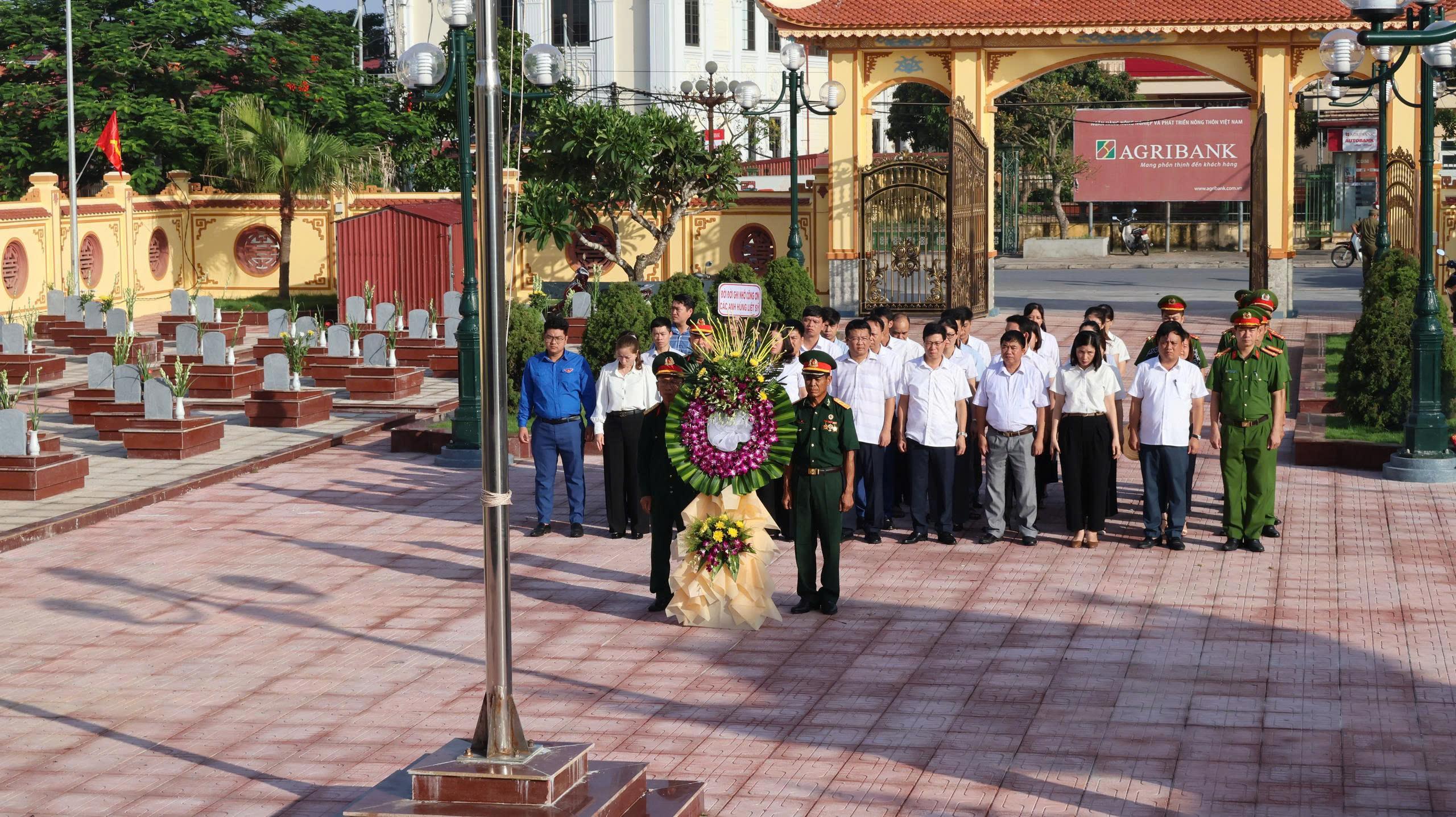 ĐẢNG ỦY – HĐND – UBND- UBMTTQ XÃ GIAO NINH TỔ CHỨC LỄ VIẾNG NGHĨA TRANG LIỆT SĨ NHÂN KỶ NIỆM 78 NĂM NGÀY THƯƠNG BINH - LIỆT SỸ (27/7/1947-27/7/2025)
