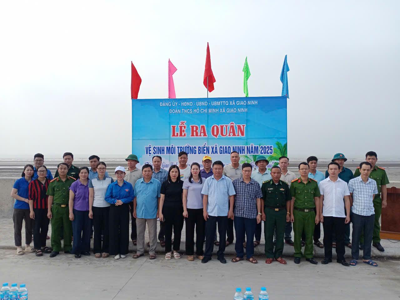 Lễ ra quân vệ sinh môi trường biển xã Giao Ninh năm 2025