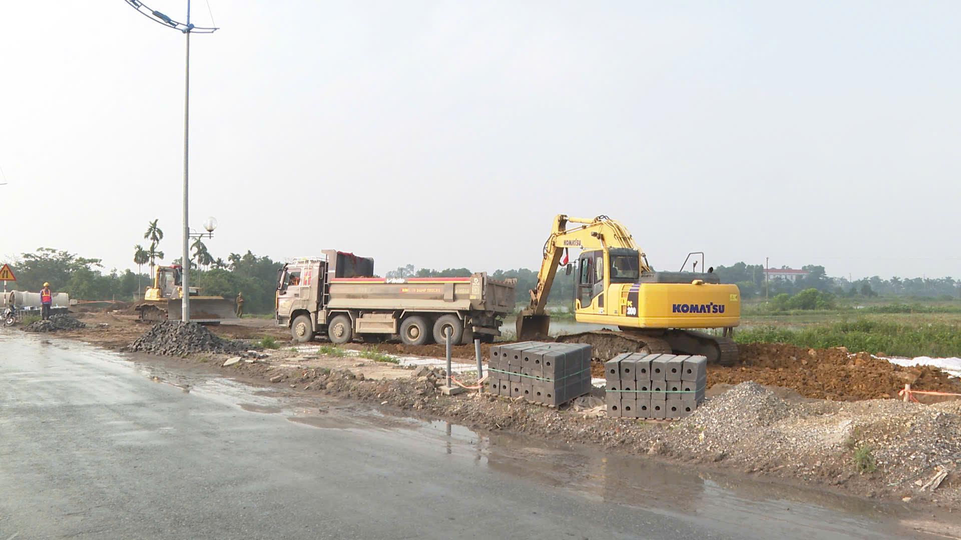 Ban cưỡng chế phường Hà Nam tổ chức cưỡng chế thu hồi đất đối với các hộ không chấp hành quyết định thu hồi đất của cấp có thẩm quyền để thực hiện dự án