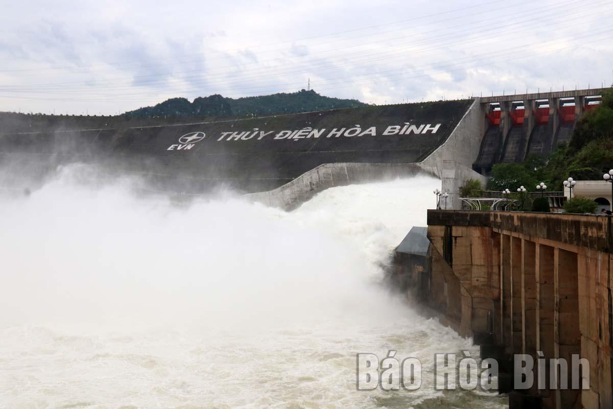 Công điện về việc đóng cửa xả đáy hồ thủy điện Hòa Bình vào hồi 11h ngày 01/10/2025
