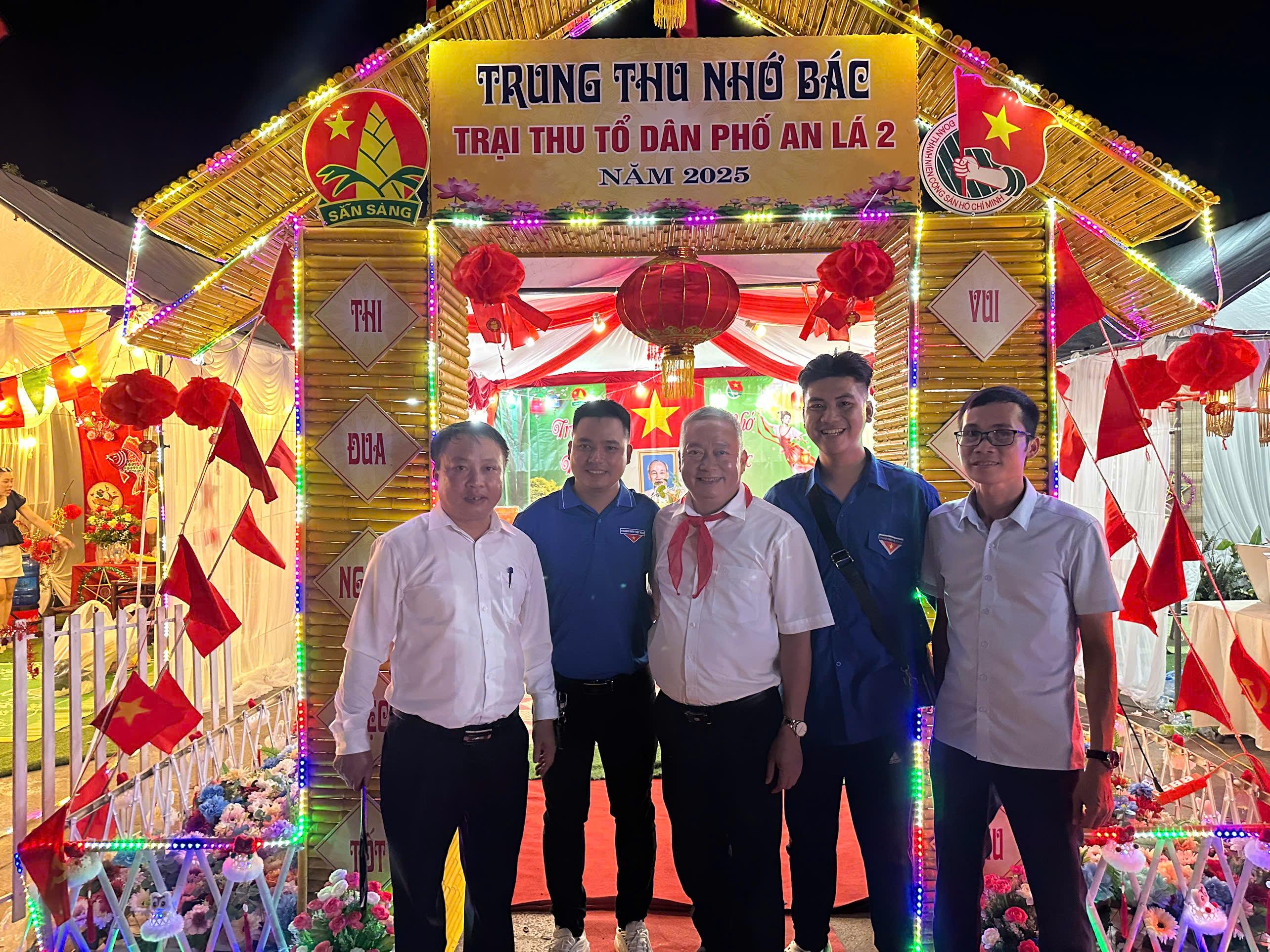 cac-dong-chi-lanh-dao-tham-trai.jpg