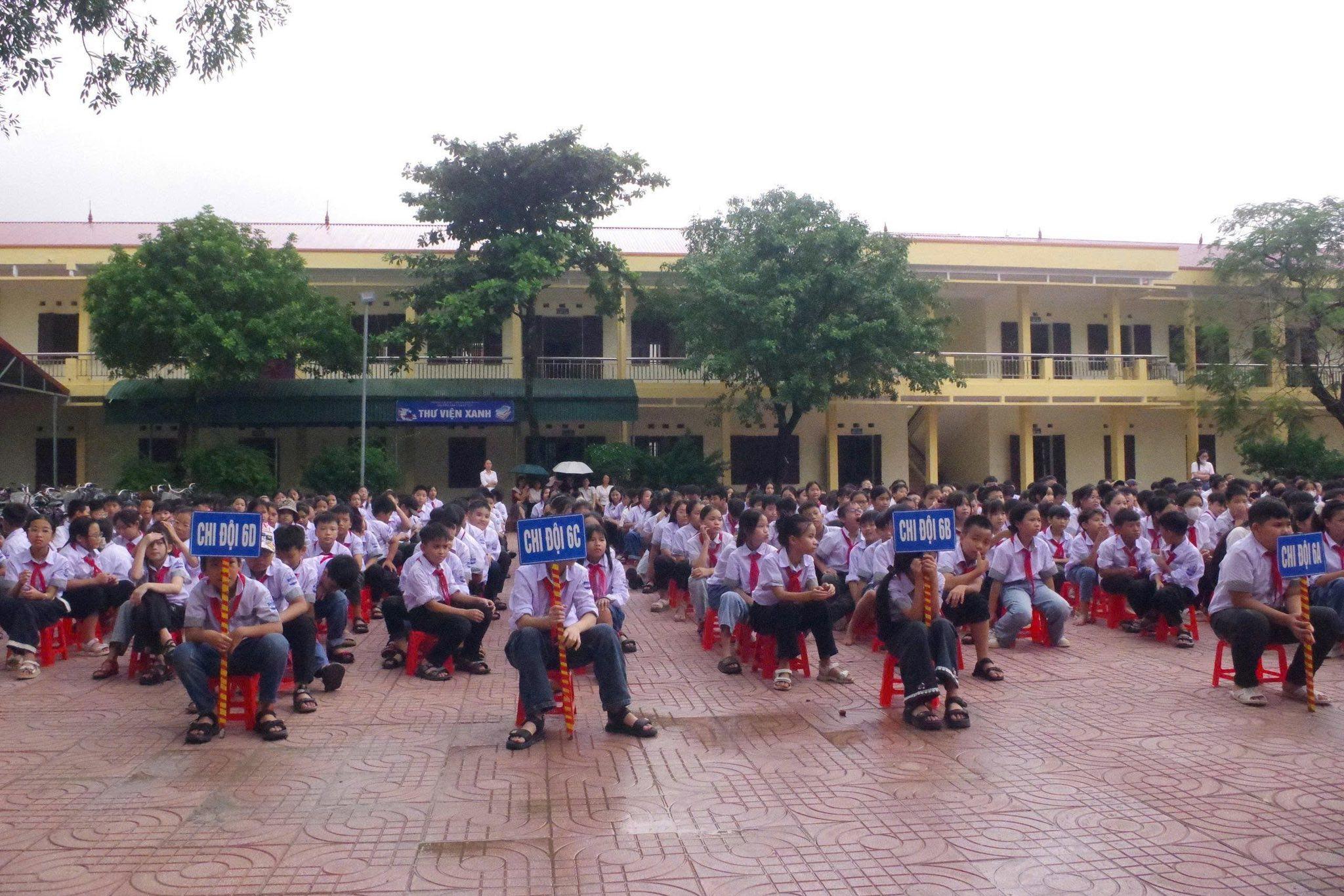 CÔNG AN PHƯỜNG KIM THANH TUYÊN TRUYỀN PHÁP LUẬT VỀ AN TOÀN GIAO THÔNG ĐƯỜNG BỘ, PHÒNG CHỐNG MA TÚY, BẠO LỰC HỌC ĐƯỜNG TẠI TRƯỜNG THCS NHẬT TÂN