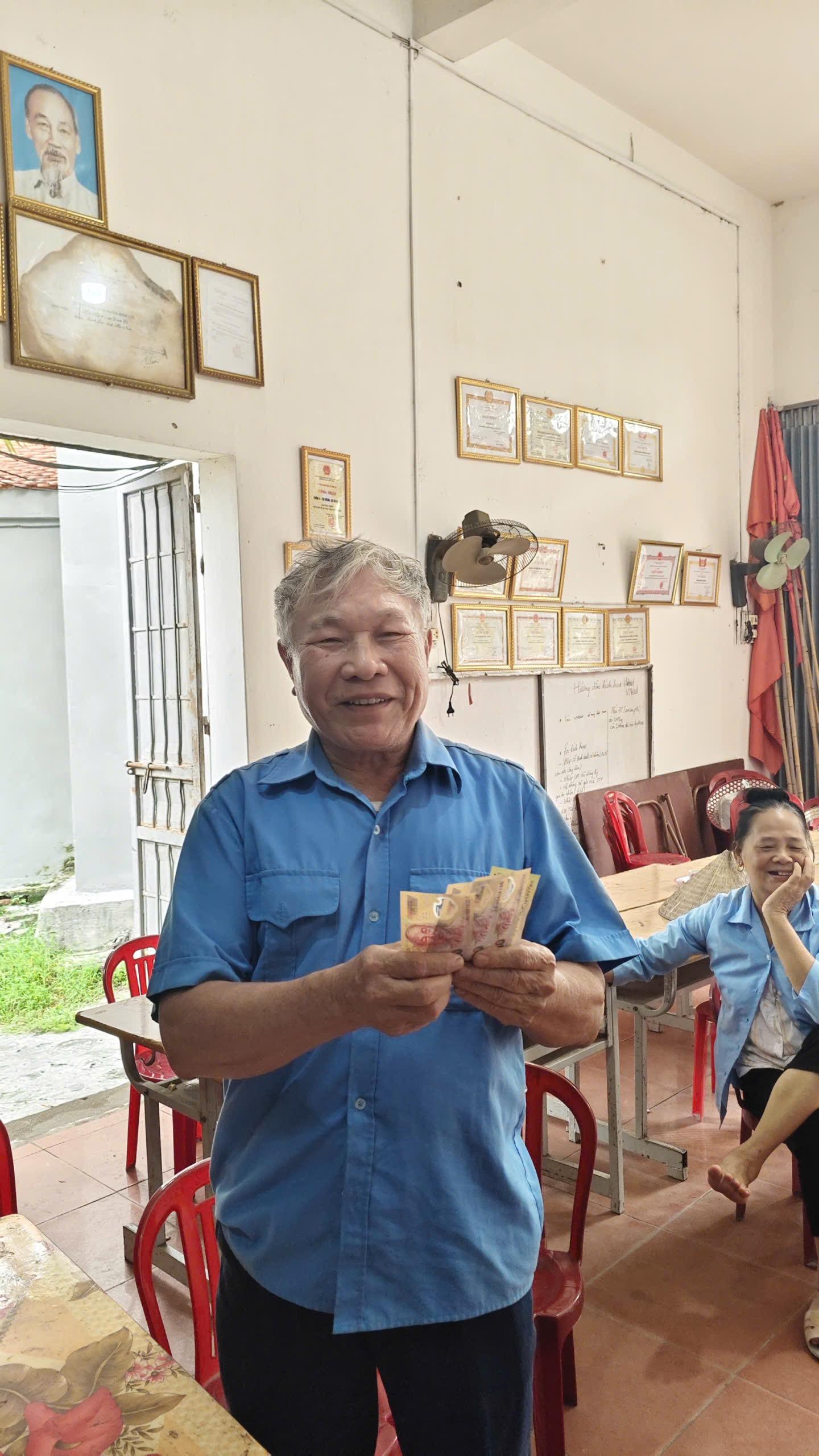 Phường Liêm Tuyền hoàn thành chi trả quà tặng cho Nhân dân nhân dịp Quốc khánh 2.9