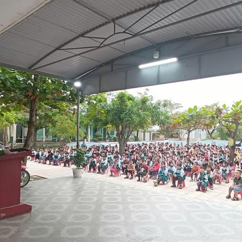 CÔNG AN XÃ LIÊN MINH TUYÊN TRUYỀN AN TOÀN GIAO THÔNG TẠI TRƯỜNG TIỂU HỌC VĂN CAO