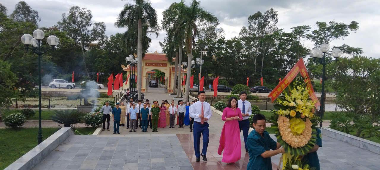 ĐẢNG ỦY, HĐND, UBND, UBMTTQ VIỆT NAM XÃ LIÊN MINH TỔ CHỨC LỄ VIẾNG NGHĨA TRANG LIỆT SỸ NHÂN DỊP ĐẠI HỘI ĐẢNG BỘ XÃ LẦN THỨ NHẤT, NHIỆM KỲ 2025 – 2030