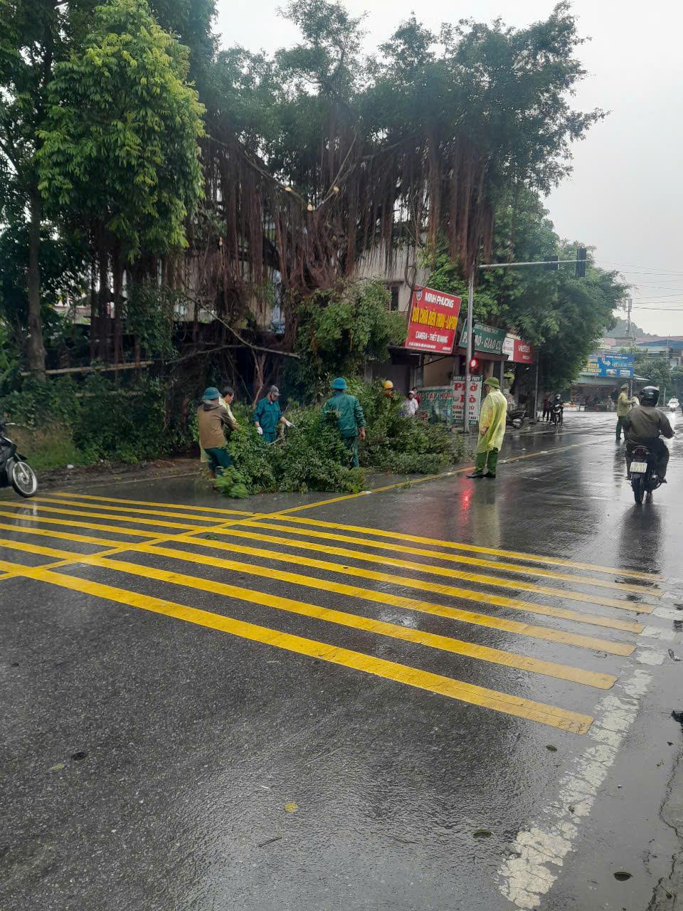 UBND xã, Ban chỉ đạo phòng thủ dân sự xã thực hiện một số nhiệm vụ ứng phó bão số 3