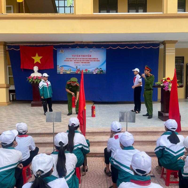 âng cao ý thức an toàn – Chung tay xây dựng trường học an toàn, văn minh