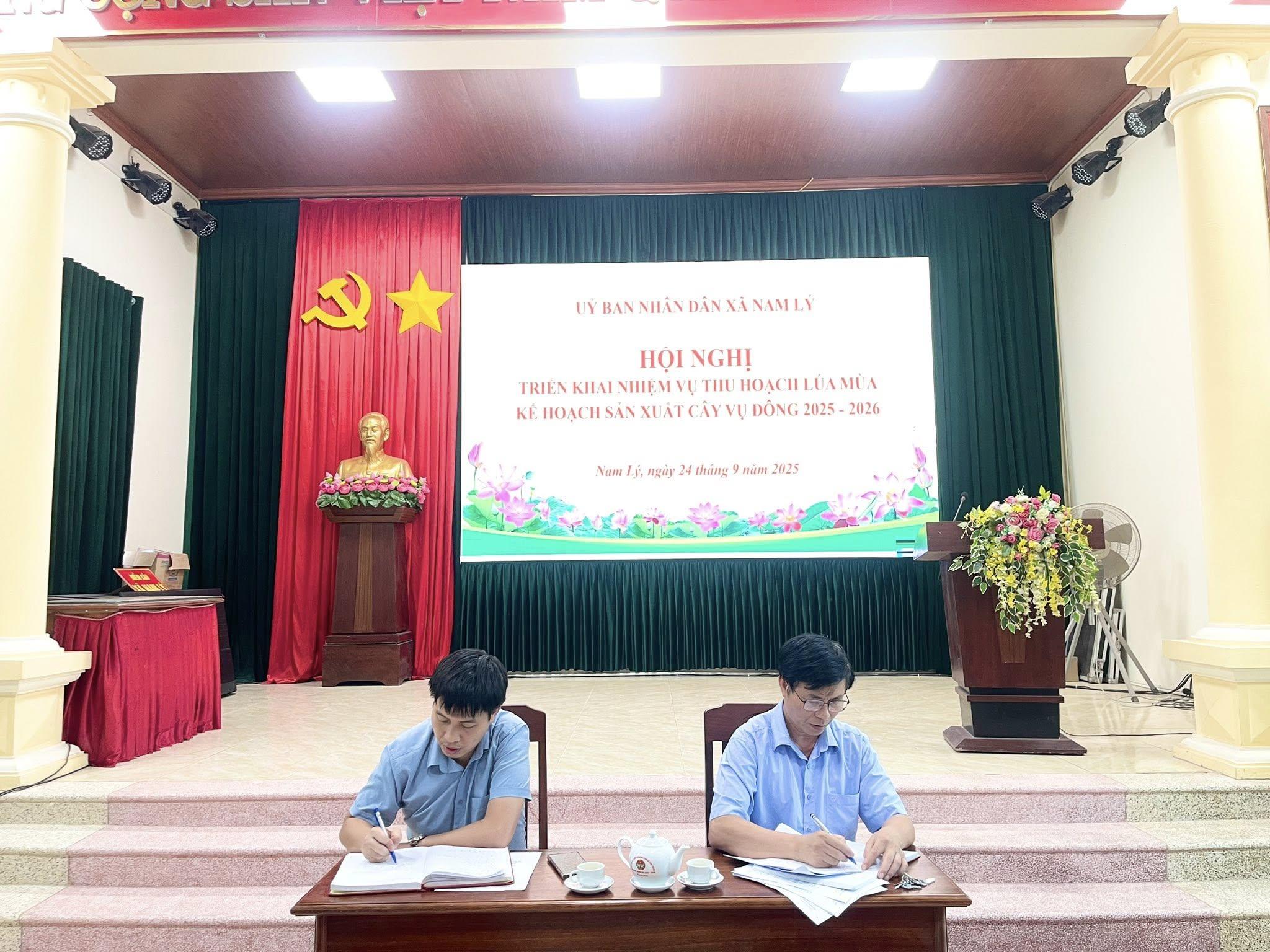 UBND xã Nam Lý tổ chức hội nghị triển khai nhiệm vụ thu hoạch lúa Mùa, kế hoạch sản xuất cây vụ Đông 2025-2026