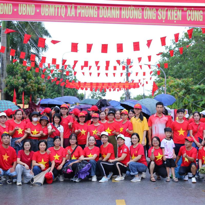 CÁN BỘ VÀ NHÂN DÂN XÃ PHONG DOANH HƯỞNG ỨNG VÀ THAM GIA ĐÓNG GÓP VÀO HÀNH TRÌNH 1 TỶ BƯỚC CHÂN TIẾN VÀO KỶ NGUYÊN MỚI