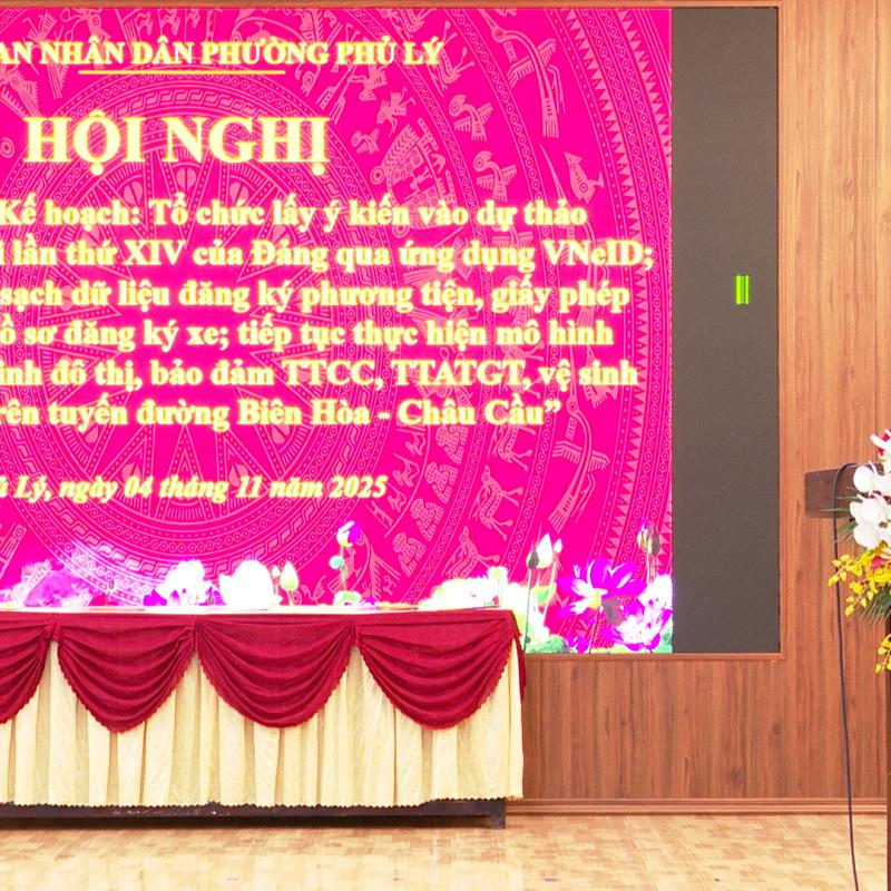 UBND phường Phủ Lý triển khai kế hoạch tổ chức lấy ý kiến vào dự thảo các văn kiện Đại hội lần thứ XIV của Đảng qua ứng dụng VNeID; Tổng rà soát, làm sạch dự liệu đăng ký phương tiện, giấy phép lái xe và số hoá hồ sơ đăng ký xe; Tiếp tục thực hiện mô