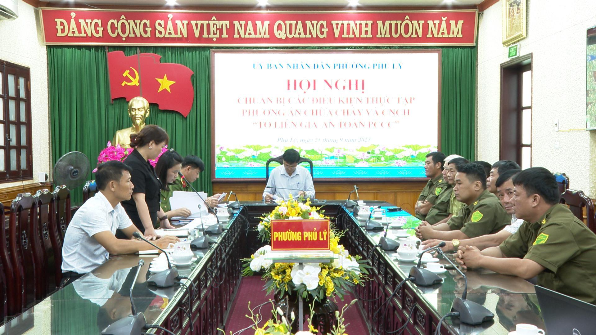 UBND phường Phủ Lý, tỉnh Ninh Bình triển khai các điều kiện thực tập phương án chữa cháy và CNCH.