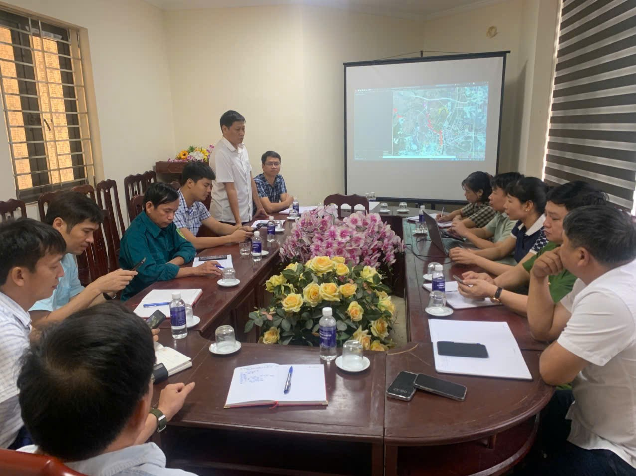 PHƯỜNG PHÙ VÂN TRIỂN KHAI CÔNG TÁC ỨNG PHÓ, KHẮC PHỤC SAU MƯA LŨ, BÃO