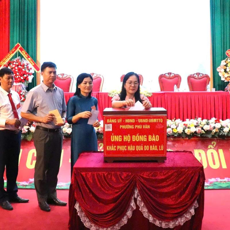 Đảng ủy – HĐND – UBND – UBMTTQ Việt Nam phường Phù Vân tổ chức Lễ phát động ủng hộ đồng bào khắc phục hậu quả do bão lũ gây ra