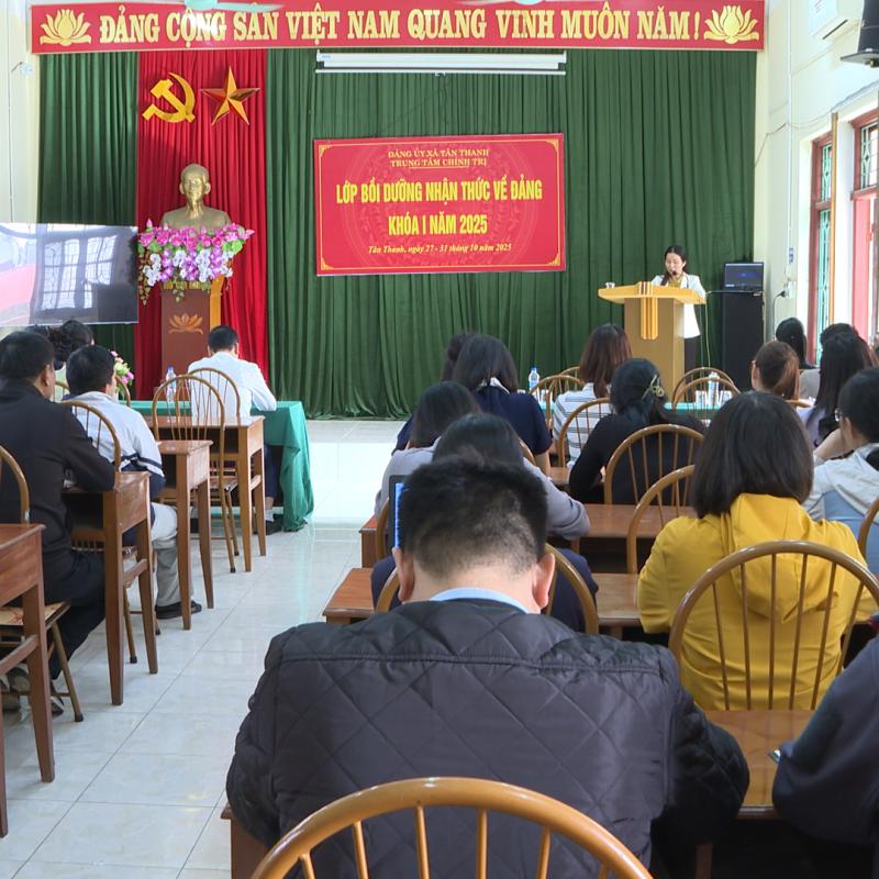 Tân Thanh: Tổ chức lớp bồi dưỡng nhận thức về Đảng khoá I năm 2025.