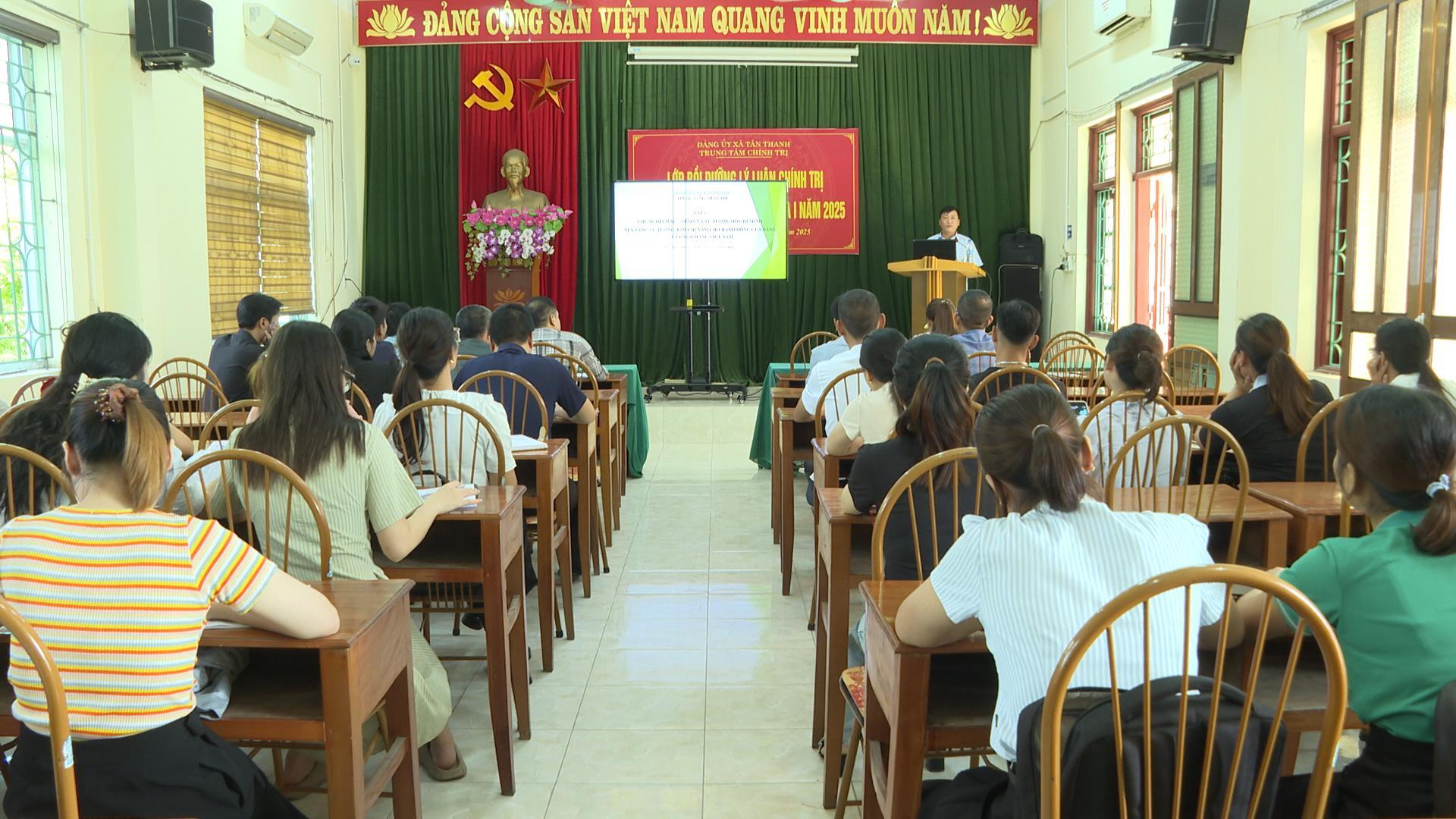 Tân Thanh: Khai giảng lớp bồi dưỡng LL CT dành cho đảng viên mới khóa I năm 2025.