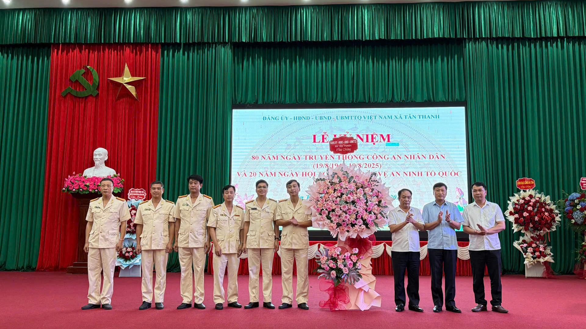 Đảng ủy, HĐND, UBND, UB MTTQ Việt Nam xã Tân Thanh long trọng tổ chức lễ kỷ niệm 80 năm ngày truyền thống Công an nhân dân và 20 năm Ngày hội toàn dân bảo vệ an ninh Tổ quốc