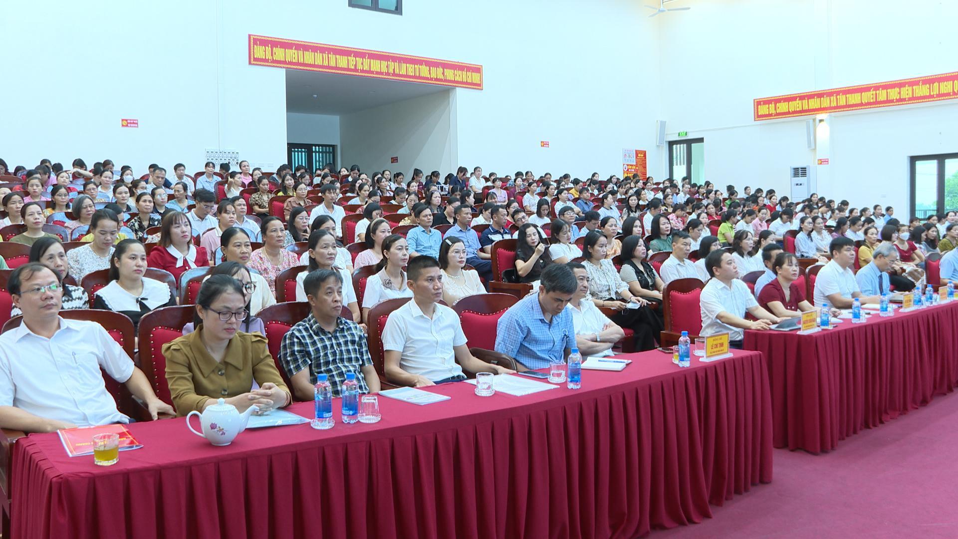 Tân Thanh: Bồi dưỡng chính trị hè năm 2025.