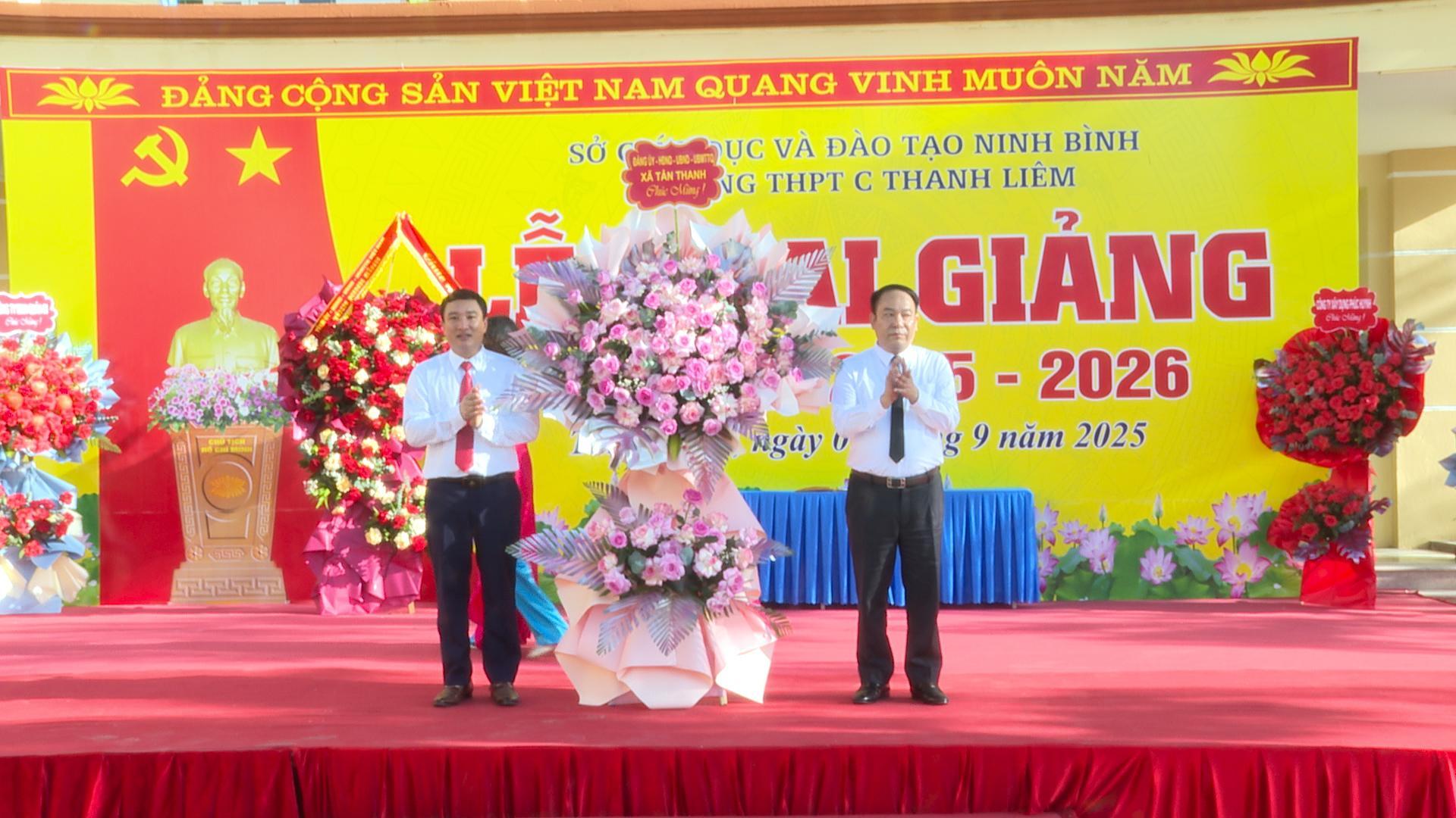 Tân Thanh: Các nhà trường tổ chức lễ khai giảng năm học 2025-2026 theo hình thức trực tuyến.