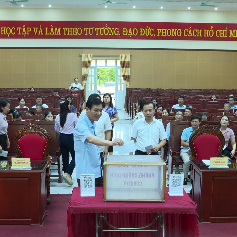 Hưởng ứng lời kêu gọi của Đoàn Chủ tịch Ủy ban Trung ương Mặt trận Tổ quốc Việt Nam về vận động ủng hộ đồng bào khắc phục thiệt hại do bão, lũ gây ra
