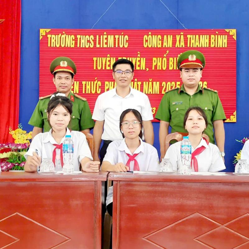CÔNG AN XÃ THANH BÌNH TỔ CHỨC TUYÊN TRUYỀN AN TOÀN GIAO THÔNG, PHÒNG CHỐNG ĐUỐI NƯỚC VÀ PHÁP LUẬT TẠI TRƯỜNG TIỂU HỌC VÀ TRƯỜNG TRUNG HỌC CƠ SỞ LIÊM TÚC