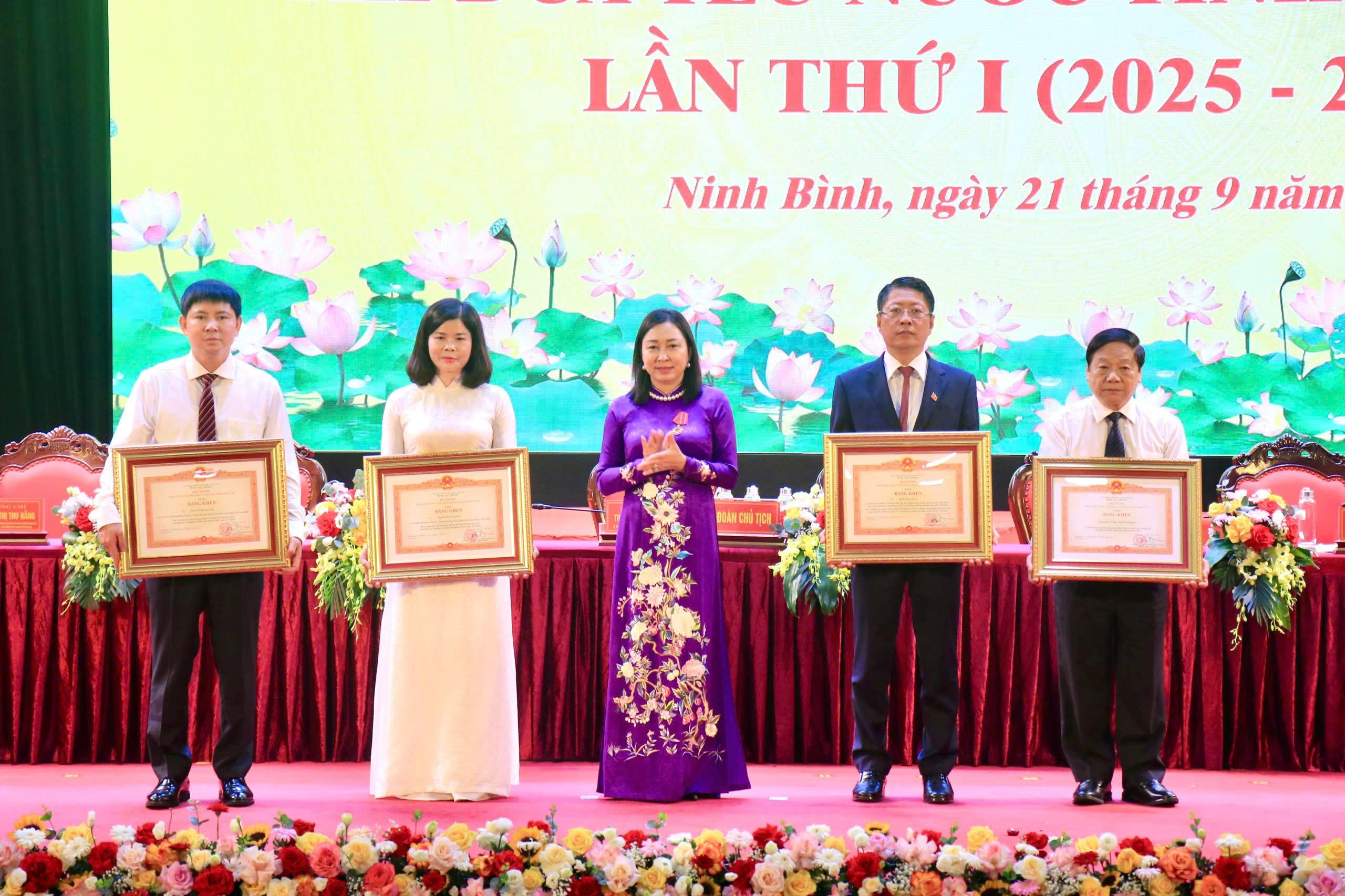 1220bang20khen20thu20tuong20cho20cac20ca20.jpg