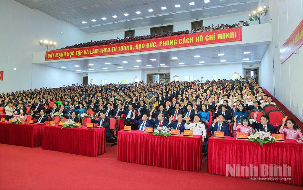 mot-so-hinh-anh-ngay-lam-viec-thu-nhat-phien-tru-b-3.jpg