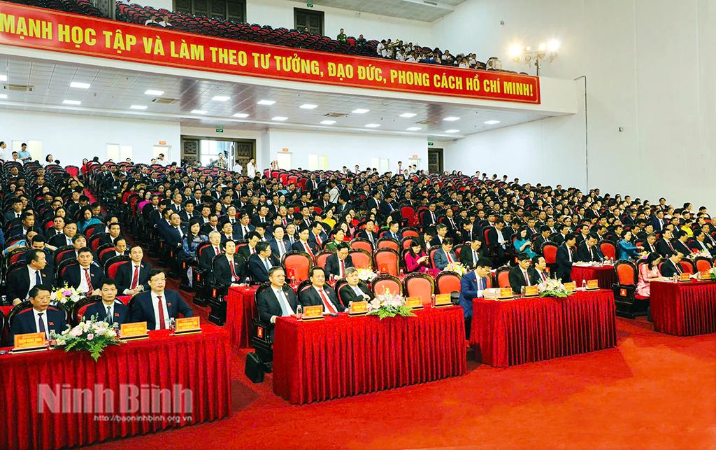 mot-so-hinh-anh-ngay-lam-viec-thu-nhat-phien-tru-b.jpg