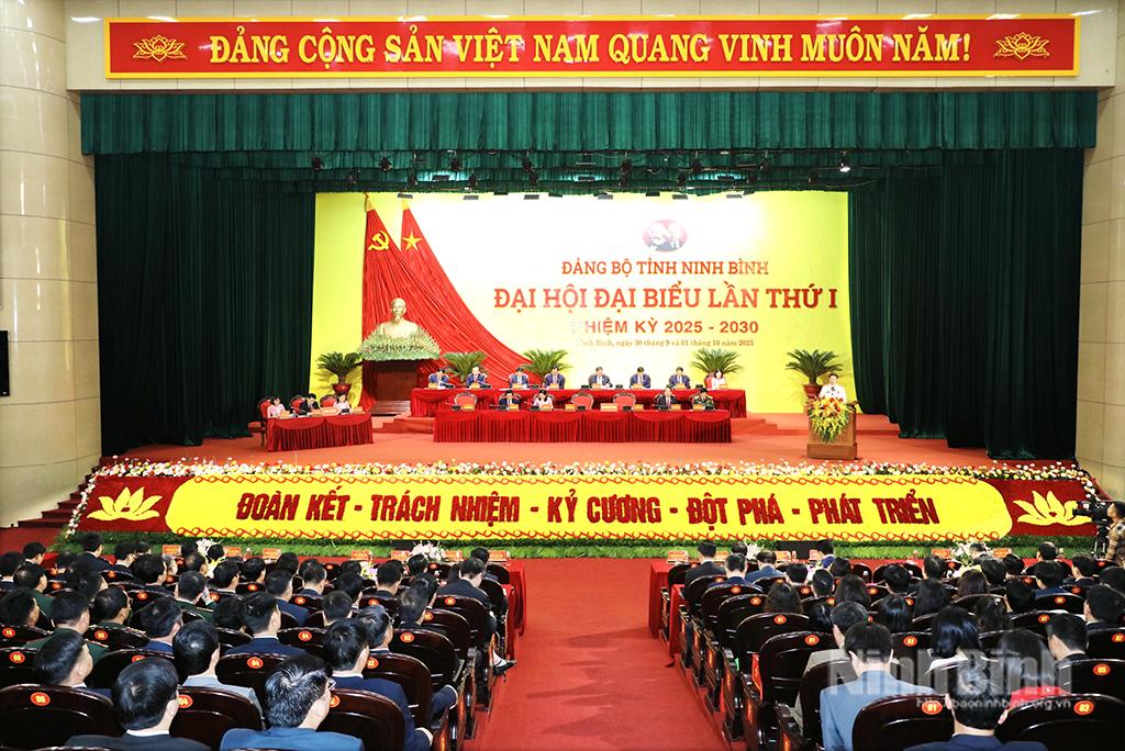 Một số hình ảnh Ngày làm việc thứ nhất, phiên trù bị Đại hội đại biểu Đảng bộ tỉnh Ninh Bình lần thứ I, nhiệm kỳ 2025-2030