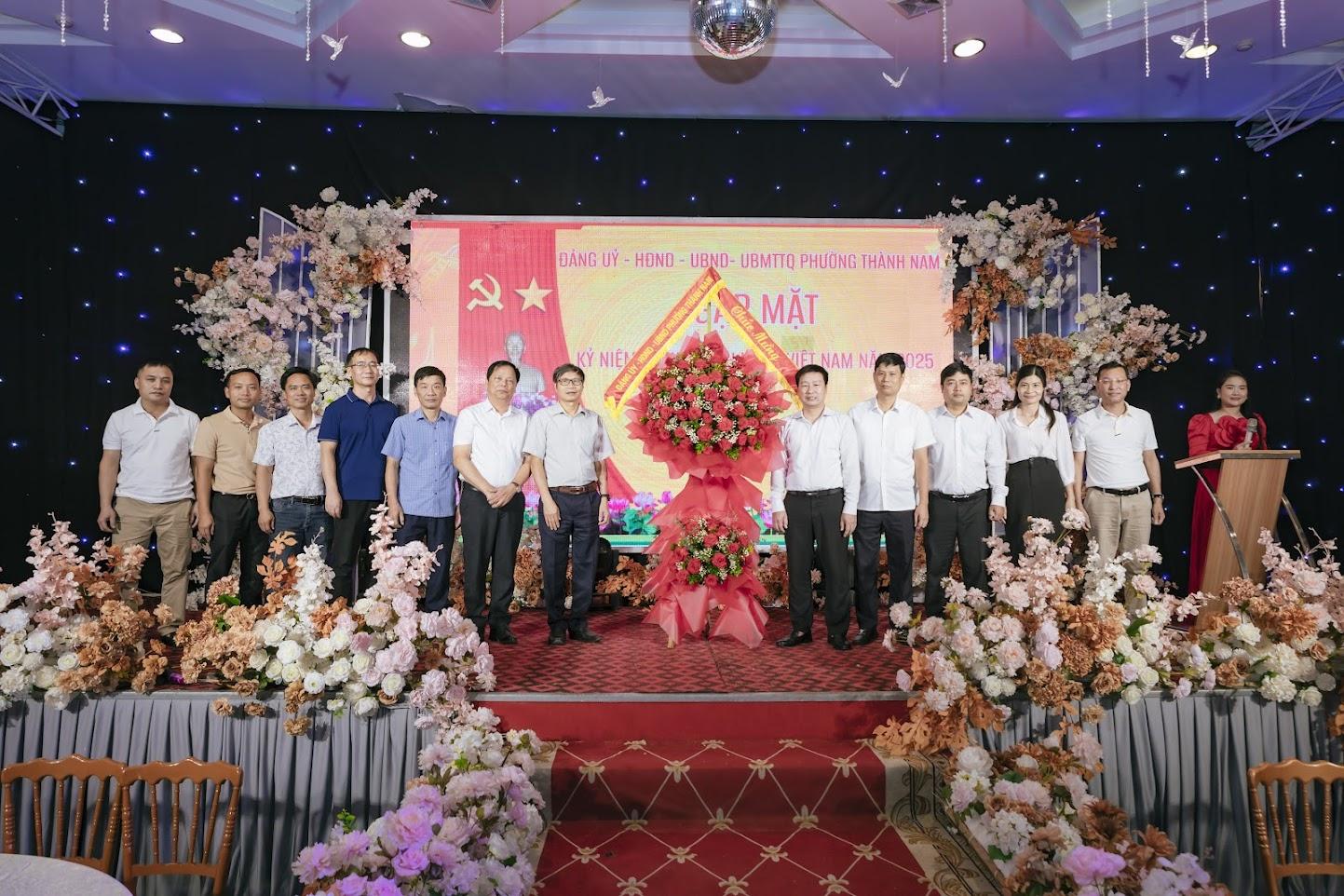 Phường Thành Nam gặp mặt doanh nghiệp, doanh nhân nhân kỷ niệm Ngày Doanh nhân Việt Nam 13/10.