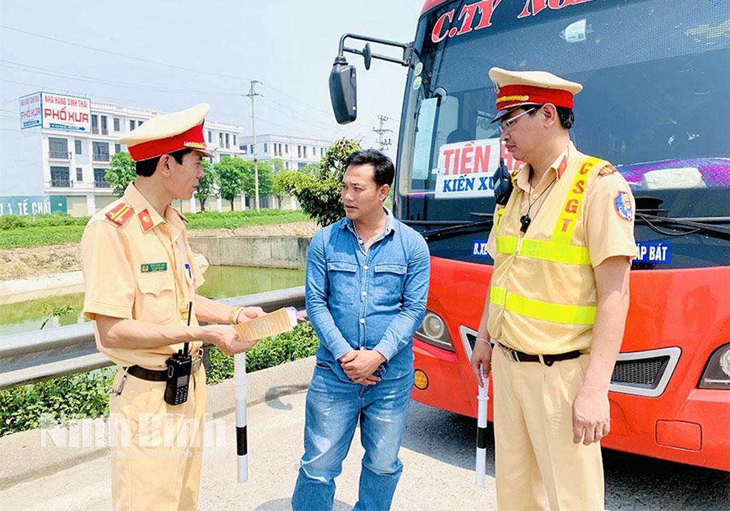 Tăng cường thực hiện các giải pháp cấp bách nhằm bảo đảm trật tự an toàn giao thông