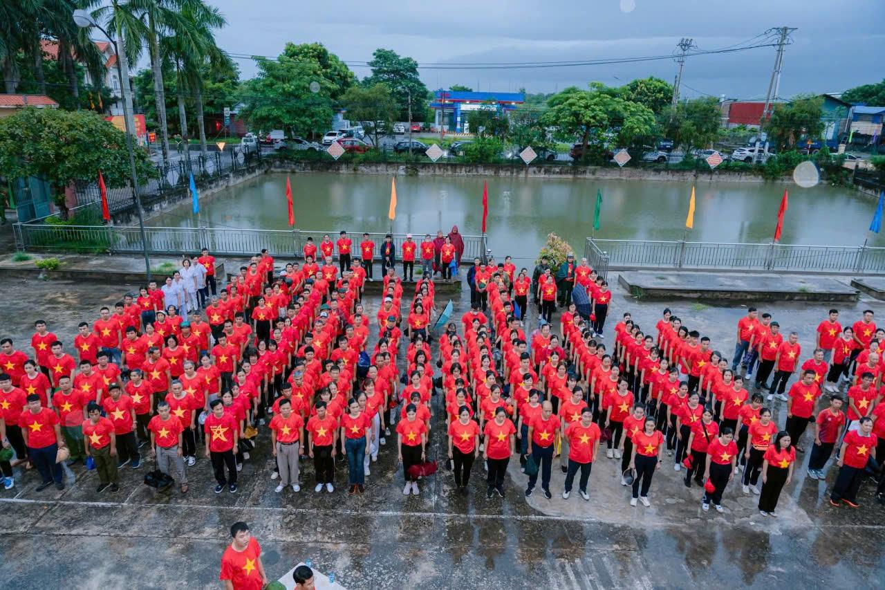 Phường Thành Nam hưởng ứng sự kiện đi bộ trên toàn quốc "Cùng Việt Nam tiến bước"