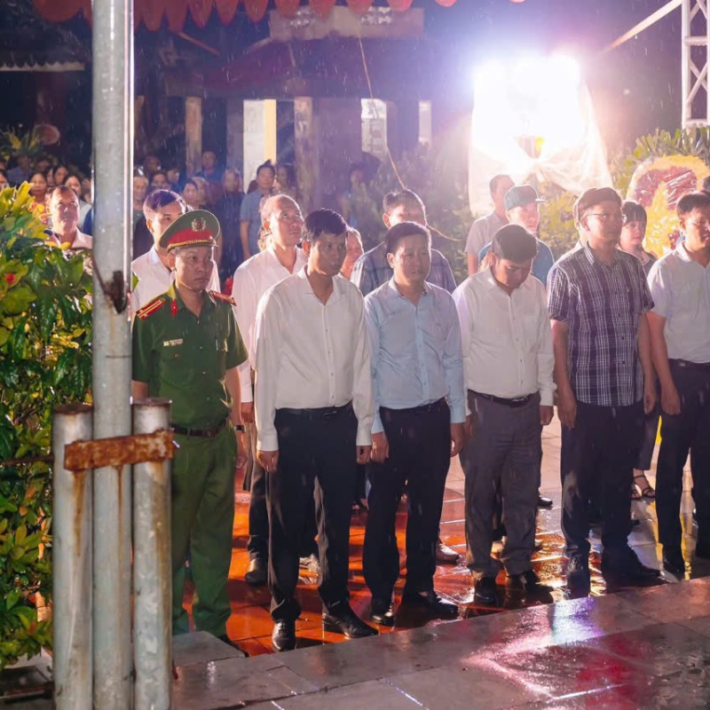 Phường Thành Nam tổ chức Lễ Dâng hương và Thắp nến tri ân các anh hùng liệt sĩ