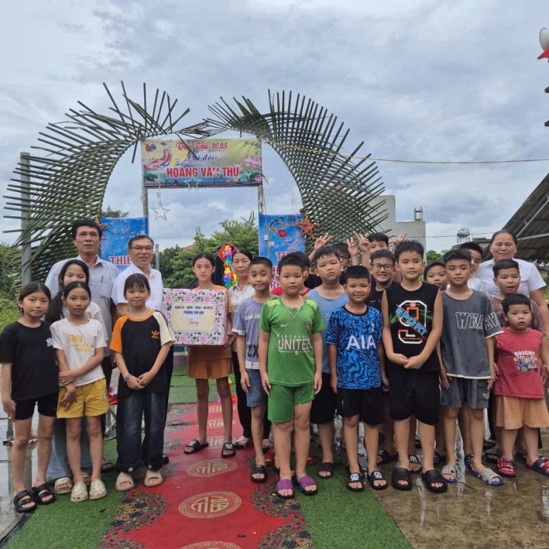 Đảng ủy, HĐND, UBND, UB MTTQ phường Tiên Sơn thăm và tặng quà Trung thu chi các cháu thiếu nhi tại các TDP trên địa bàn