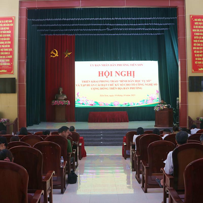 Hội nghị triển khai phong trào “Bình dân học vụ số” và tập huấn cài đặt chữ ký số cá nhân cho Tổ công nghệ số cộng đồng trên địa bàn